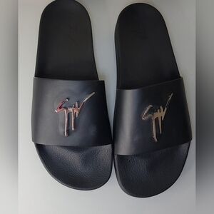 Giuseppe Zanotti Slides
